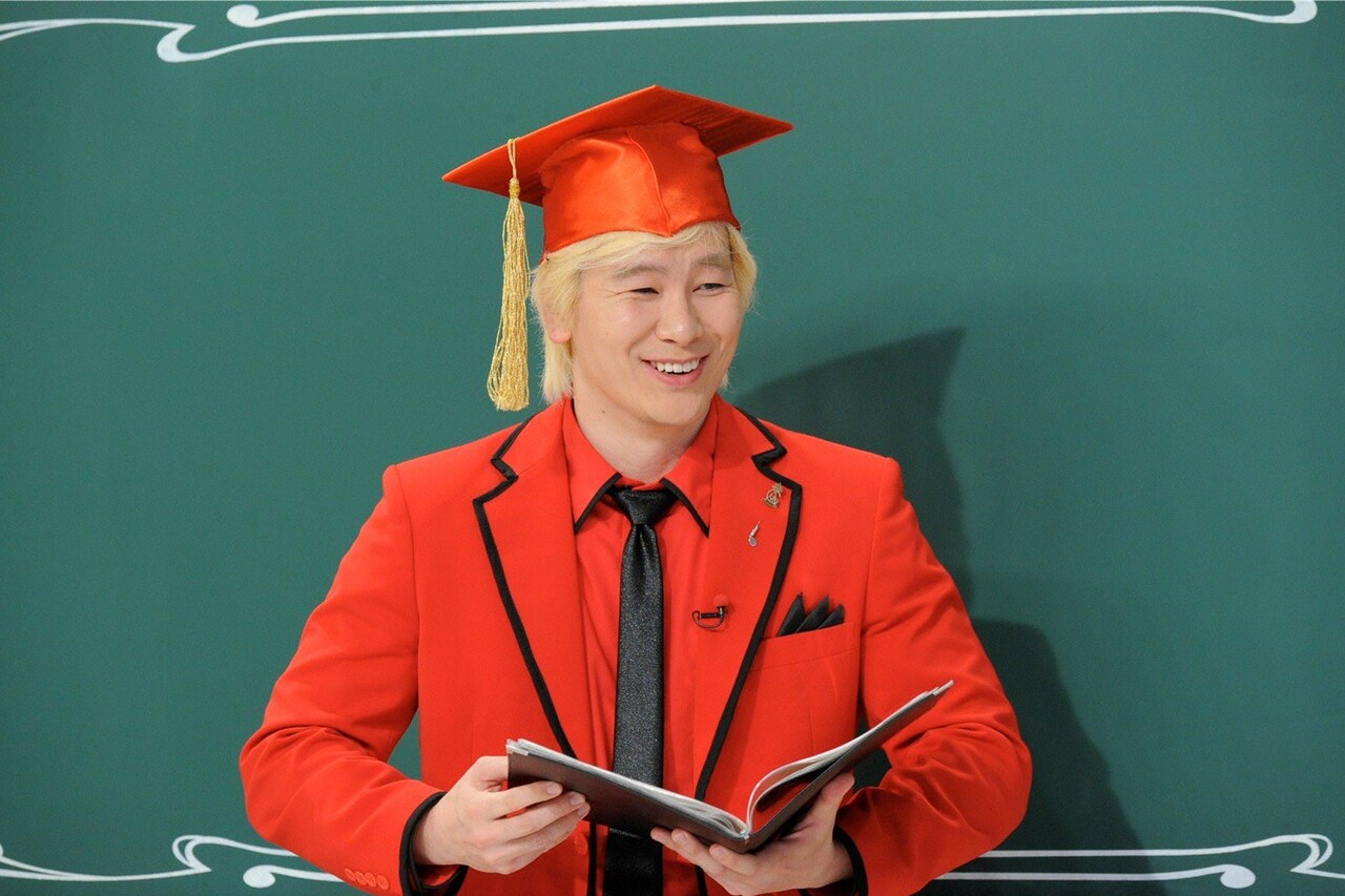 「林修の今でしょ！講座」で講師を務めるメイプル超合金カズレーザー。(c)テレビ朝日