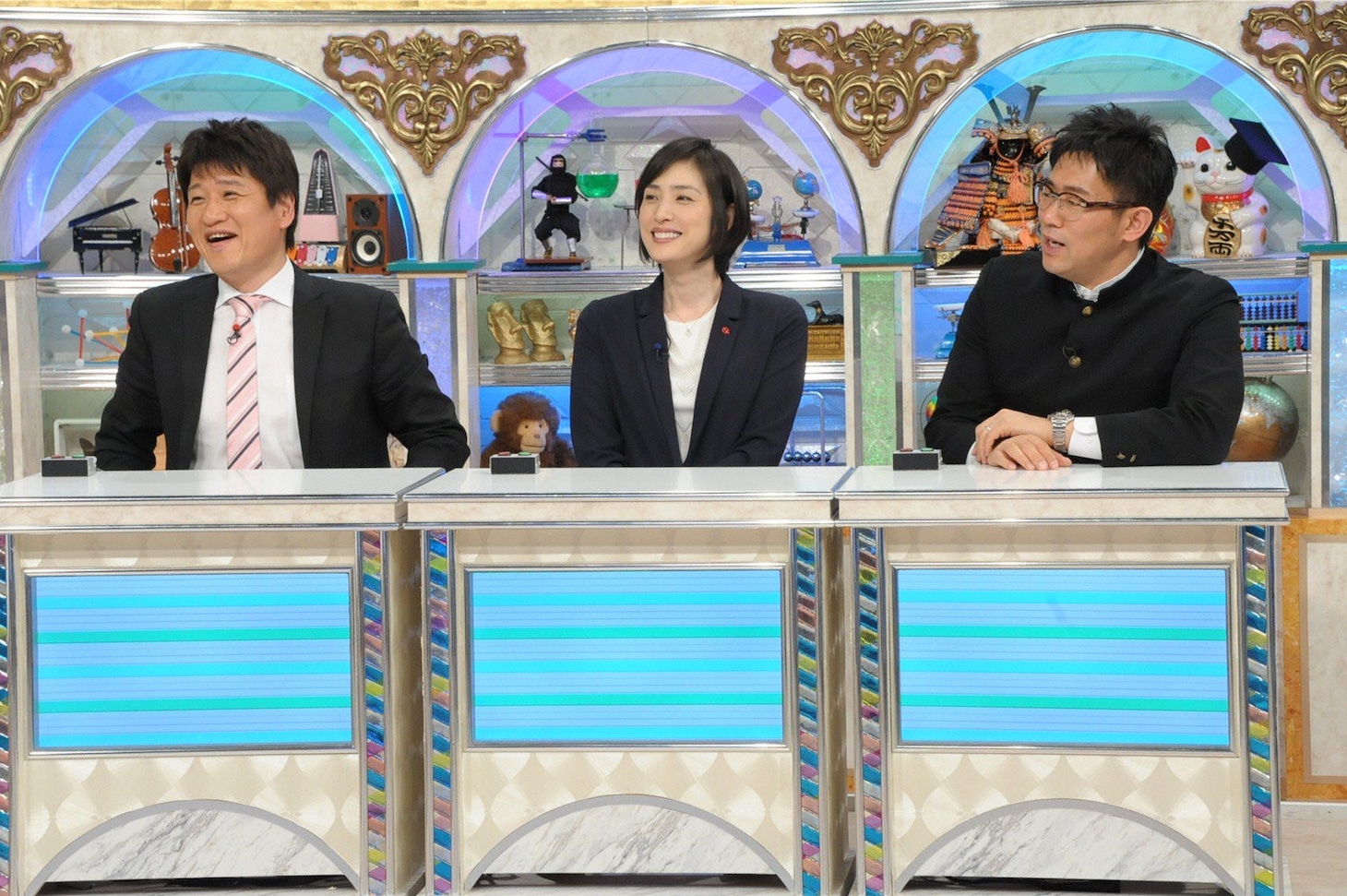 （左から）林修、天海祐希、ビビる大木。(c)テレビ朝日