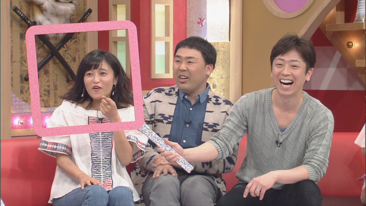 （左から）小島瑠璃子、フットボールアワー。(c)CBC