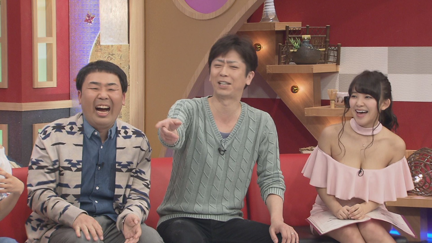 （左から）フットボールアワー、天木じゅん。(c)CBC