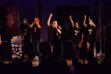 小友不公平としてHOUND DOG「ff（フォルティシモ）」を歌うバッファロー吾郎A。