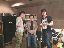 左からウルフルケイスケ、安孫子義一、上原子友康。