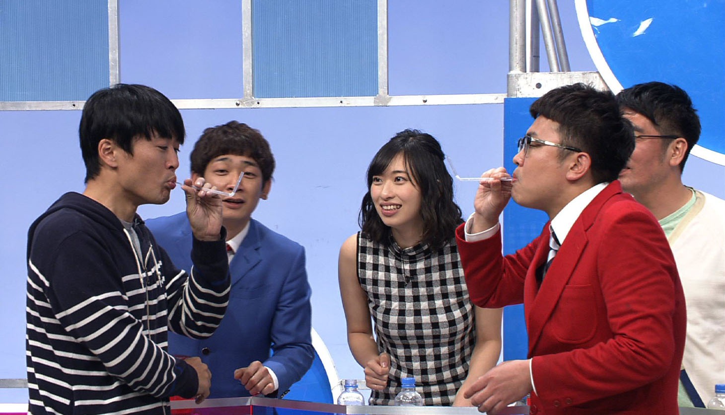 「ザ・大声クイズ」の司会者に挑戦する銀シャリ橋本（右）。(c)テレビ東京