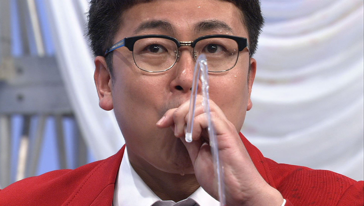 「ザ・大声クイズ」の司会者に挑戦する銀シャリ橋本。(c)テレビ東京