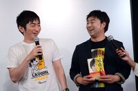 羽田圭介と羽田圭介のモノマネ姿のレイザーラモンRG。