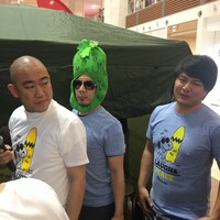 コロコロチキチキペッパーズ・ナダル（左）と遭遇した天竺鼠。