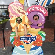 沖縄を満喫する天竺鼠。