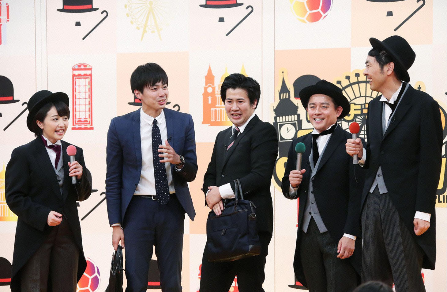 ラフレクラン（左から2人目、3人目）(c)テレビ東京