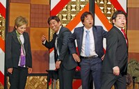 ユニット「変人」の（左から）ミラクルひかる、原口あきまさ、ホリ、山本高広。(c)BS朝日