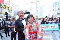 吉本興業の大崎洋氏と宮川たま子。