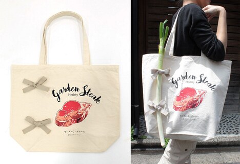 スローフード・アドバイザーのセレス・C・グロースが一番好きな食べ物「ガーデン和牛」柄のトートバッグ。グッズとして会場で販売される。