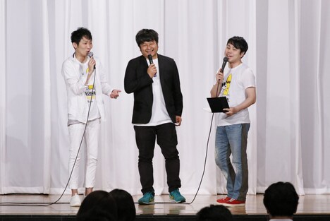 ダイノジ大谷（中央）とNON STYLE。