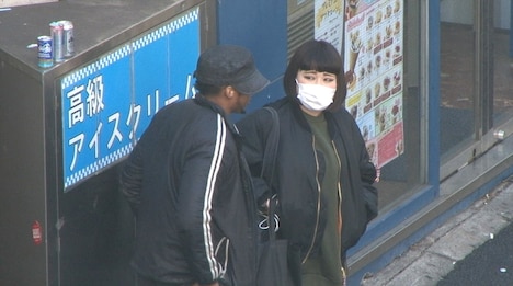 ドッキリのターゲットとなるブルゾンちえみ（右）。(c)テレビ朝日