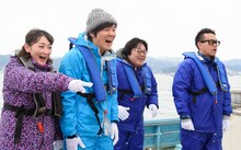 左から生駒里奈、タイムマシーン3号、宮川大輔。(c)日本テレビ