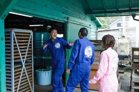 「千鳥が行く！ルート931の旅。in八丈島・くさや」撮影中の様子。