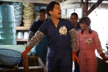 「千鳥が行く！ルート931の旅。in八丈島・くさや」撮影中の様子。