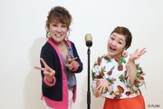 山田邦子（左）と柳原可奈子（右）。