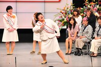 「大阪チャンネル」専属アナウンサーとしてボケるゆりやんレトリィバァ。