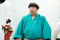 「日村がゆく#1～鼻フックの新しい夜明けを見つけるの巻～」のワンシーン。