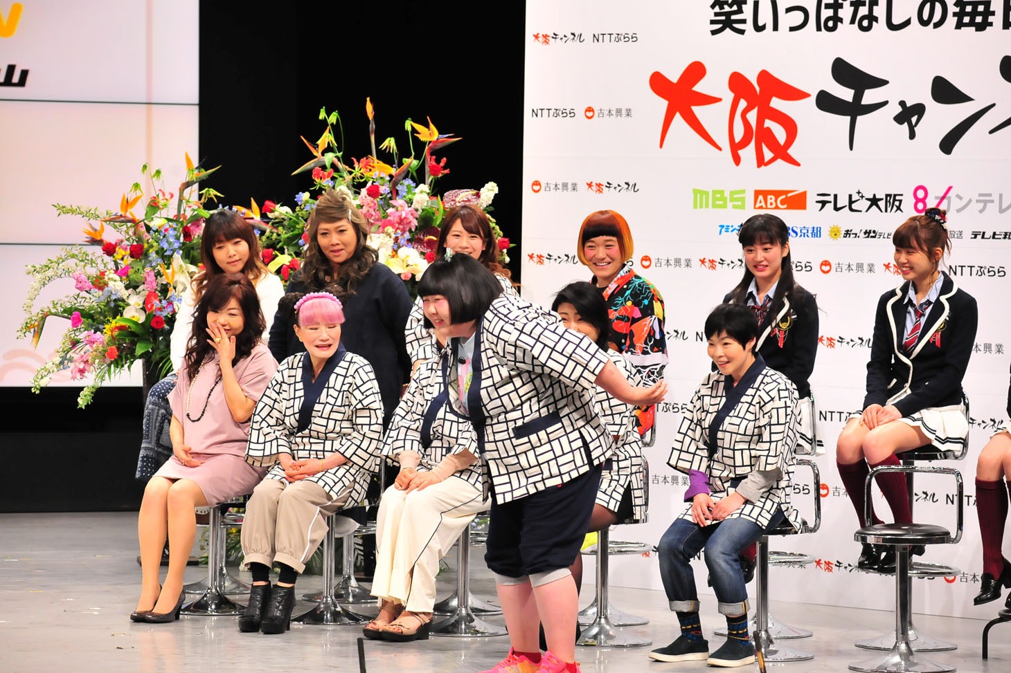 会見の様子。