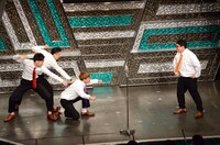 4人漫才の様子。