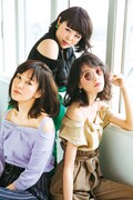 ブルゾンちえみ（中央）、水川あさみ（左）、桐谷美玲（右）。