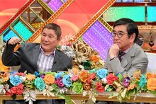 （左から）ビートたけし、石坂浩二。(c)テレビ朝日