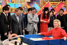 「世界がザワついた（秘）映像 ビートたけしの知らないニュース 石坂浩二も知らないSP」のワンシーン。(c)テレビ朝日