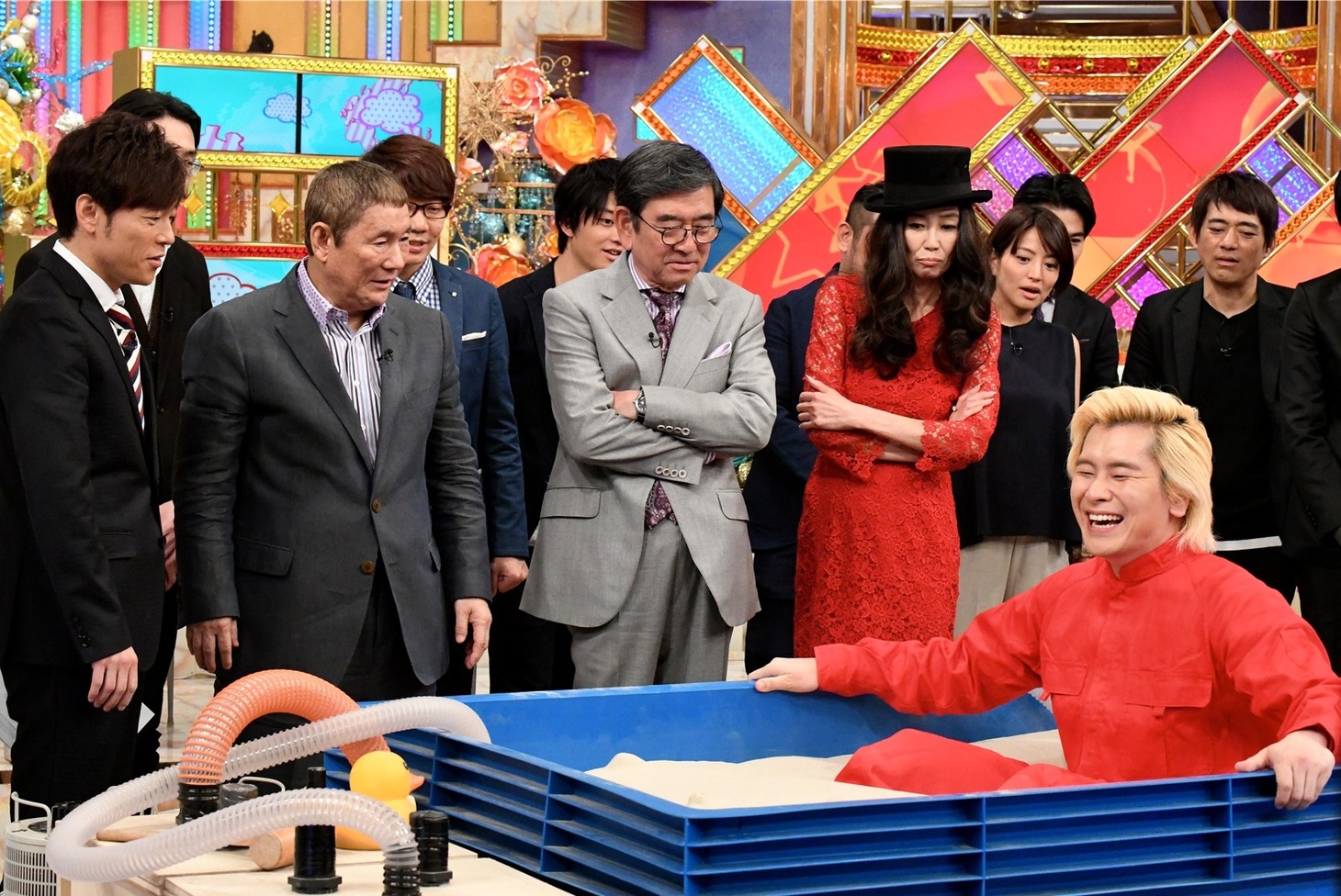 「世界がザワついた（秘）映像 ビートたけしの知らないニュース 石坂浩二も知らないSP」のワンシーン。(c)テレビ朝日