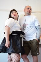 ポーズを決めるゆりやんレトリィバァと野性爆弾くっきー。