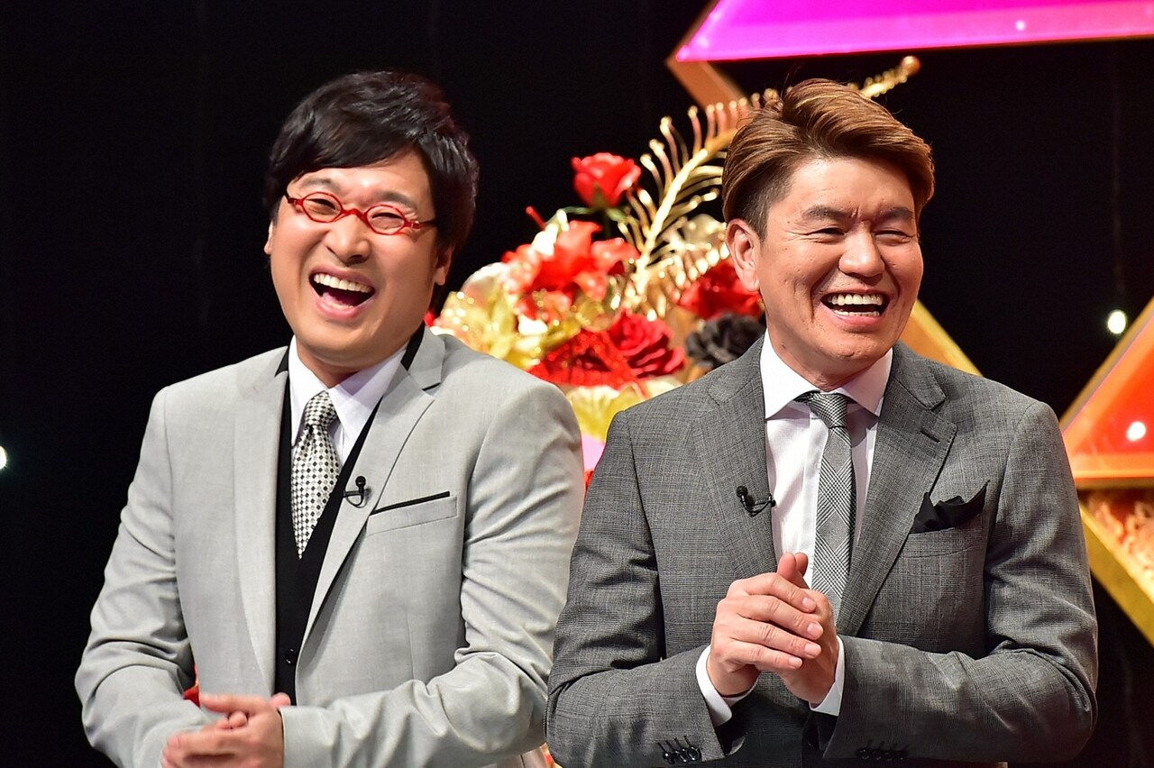 左から）南海キャンディーズ山里、ヒロミ。(c)TBS - ヒロミと