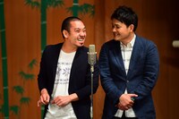 ネタを披露する千鳥。