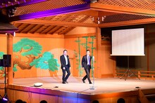 「笑い飯のおもしろ漫才ツアー」初日奈良公演の様子。