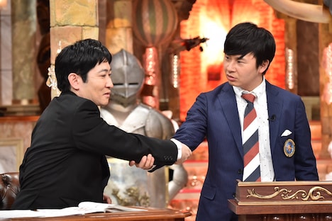 オードリー若林と歴史学者の磯田道史氏（左）。(c)テレビ朝日