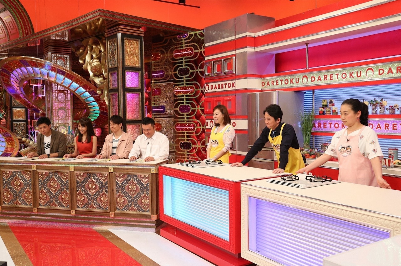 「有吉弘行のダレトク!?」で展開されるチャーハン調理対決のワンシーン。(c)関西テレビ