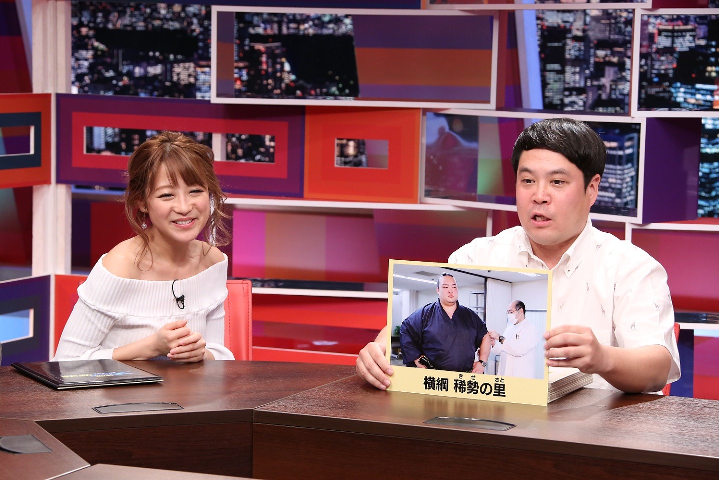 （左から）鈴木奈々、タカアンドトシ・タカ。(c)中京テレビ