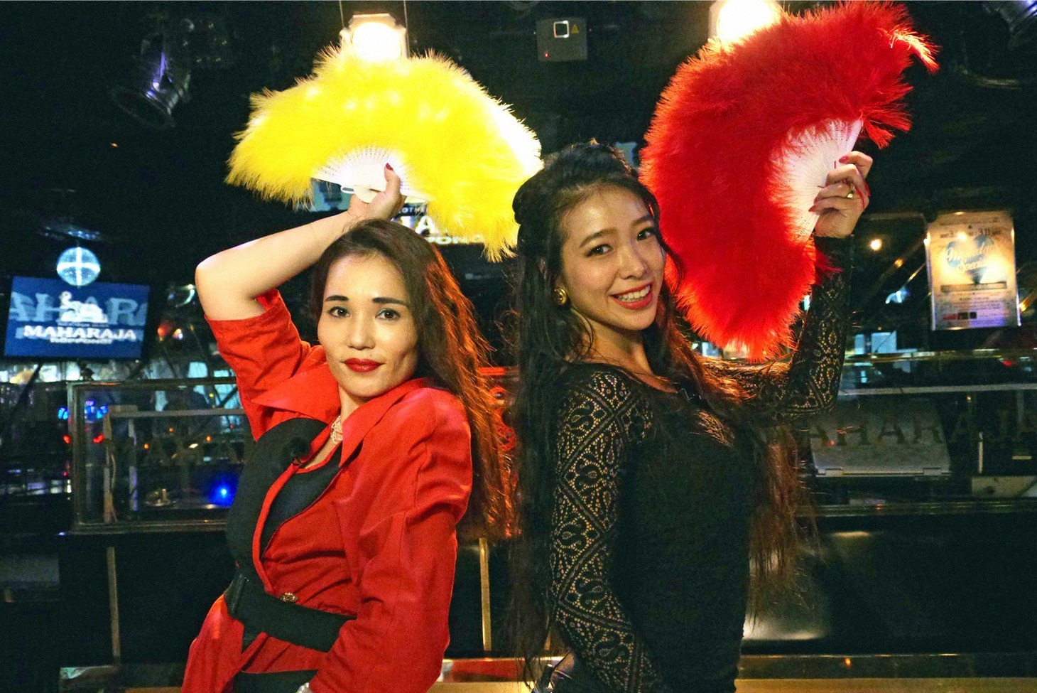 「極上空間 ～小さなクルマ、大きな未来。～」に出演する（左から）平野ノラ、紅蘭。(c)BS朝日
