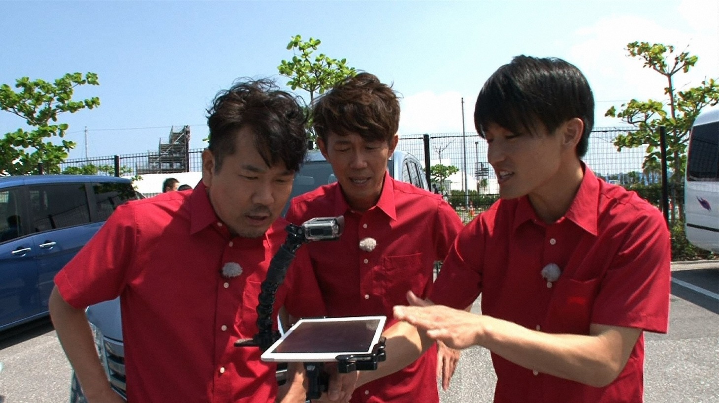 「聖（セント）フクトク学園」の（左から）FUJIWARA藤本、トータルテンボス大村、ジャルジャル福徳。(c)関西テレビ