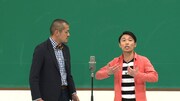「くりぃむナンチャラ」で英語を交えて漫才を披露するカミナリ。(c)テレビ朝日