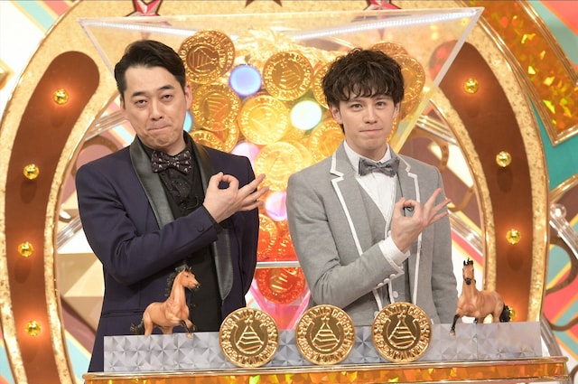 「珍種目No.1は誰だ!? ピラミッド・ダービーSP」MCの（左から）バナナマン設楽、ウエンツ瑛士。(c)TBS