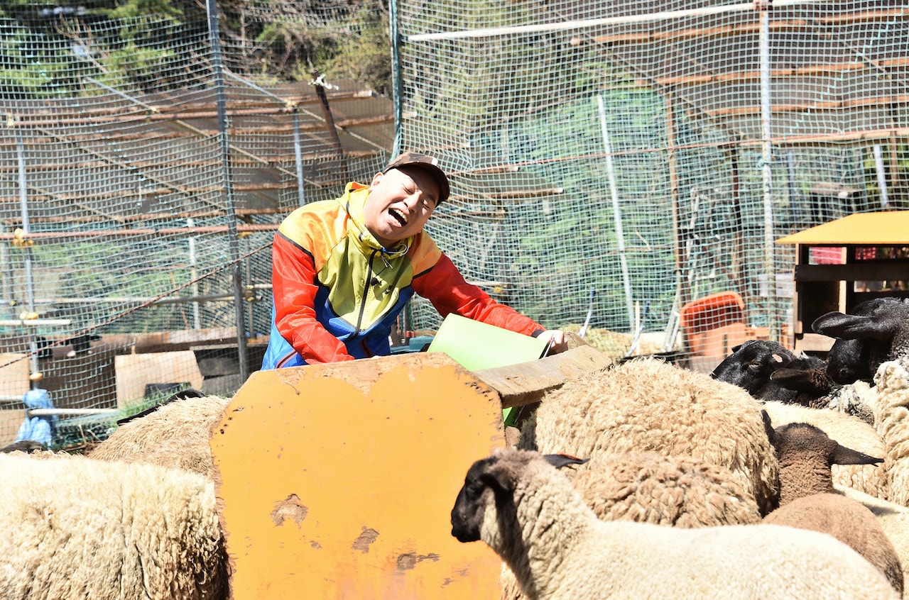 レイザーラモンRG、山梨でラム肉のフルコースに舌鼓