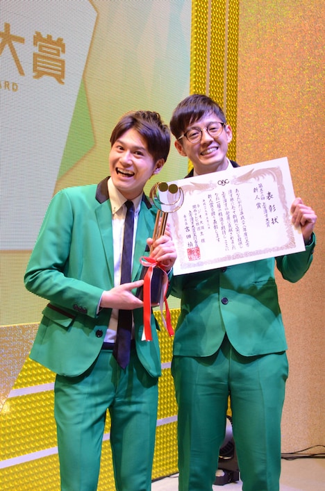 「第52回上方漫才大賞」新人賞に輝いたトット。