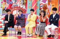 「にちようチャップリン」5月7日放送回ゲストのダンディ坂野（中央）。