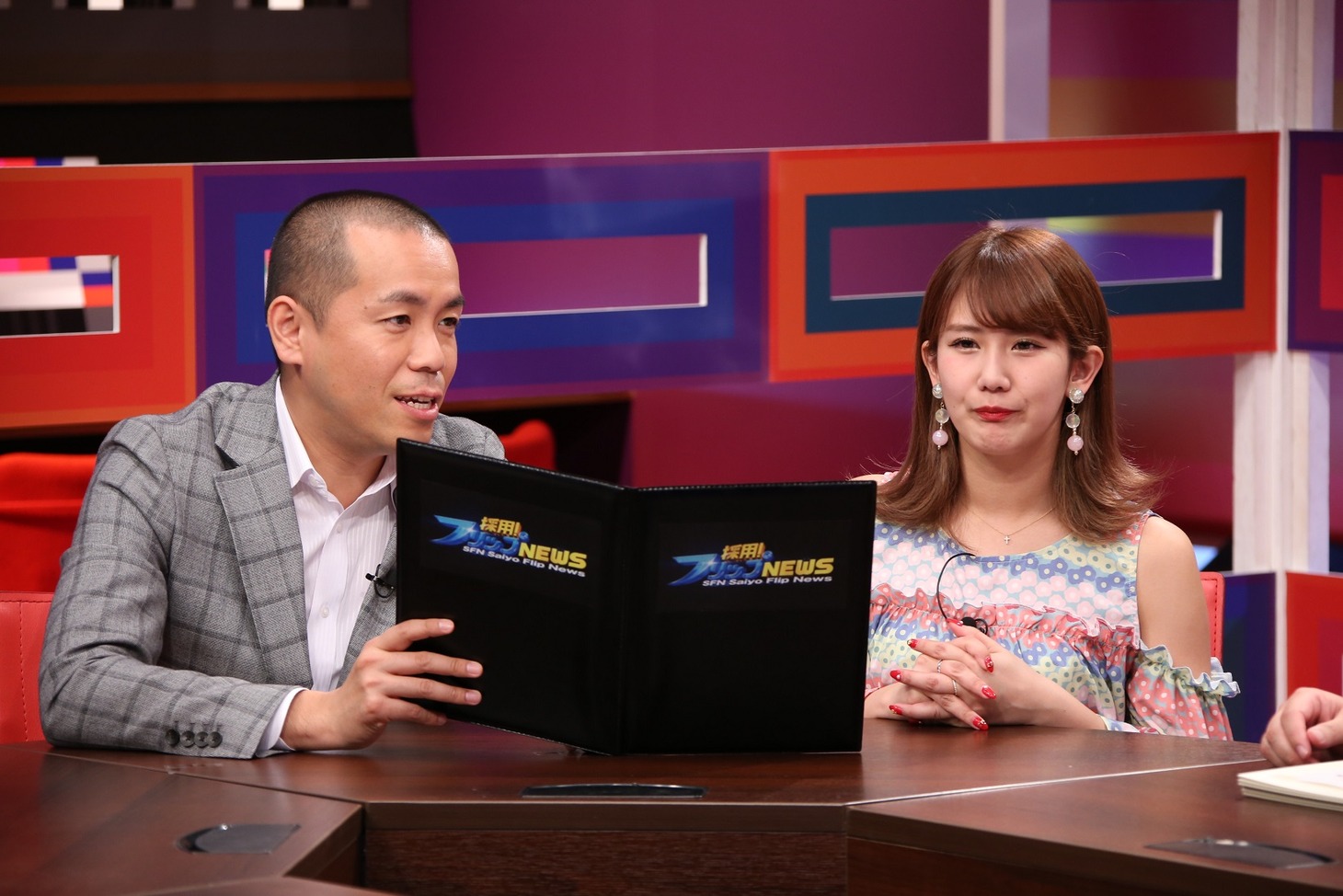 （左から）タカアンドトシ・トシ、岡井千聖。(c)中京テレビ