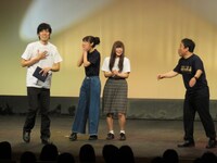ライブ「すいているのに相席5」のアフタートークのワンシーン。