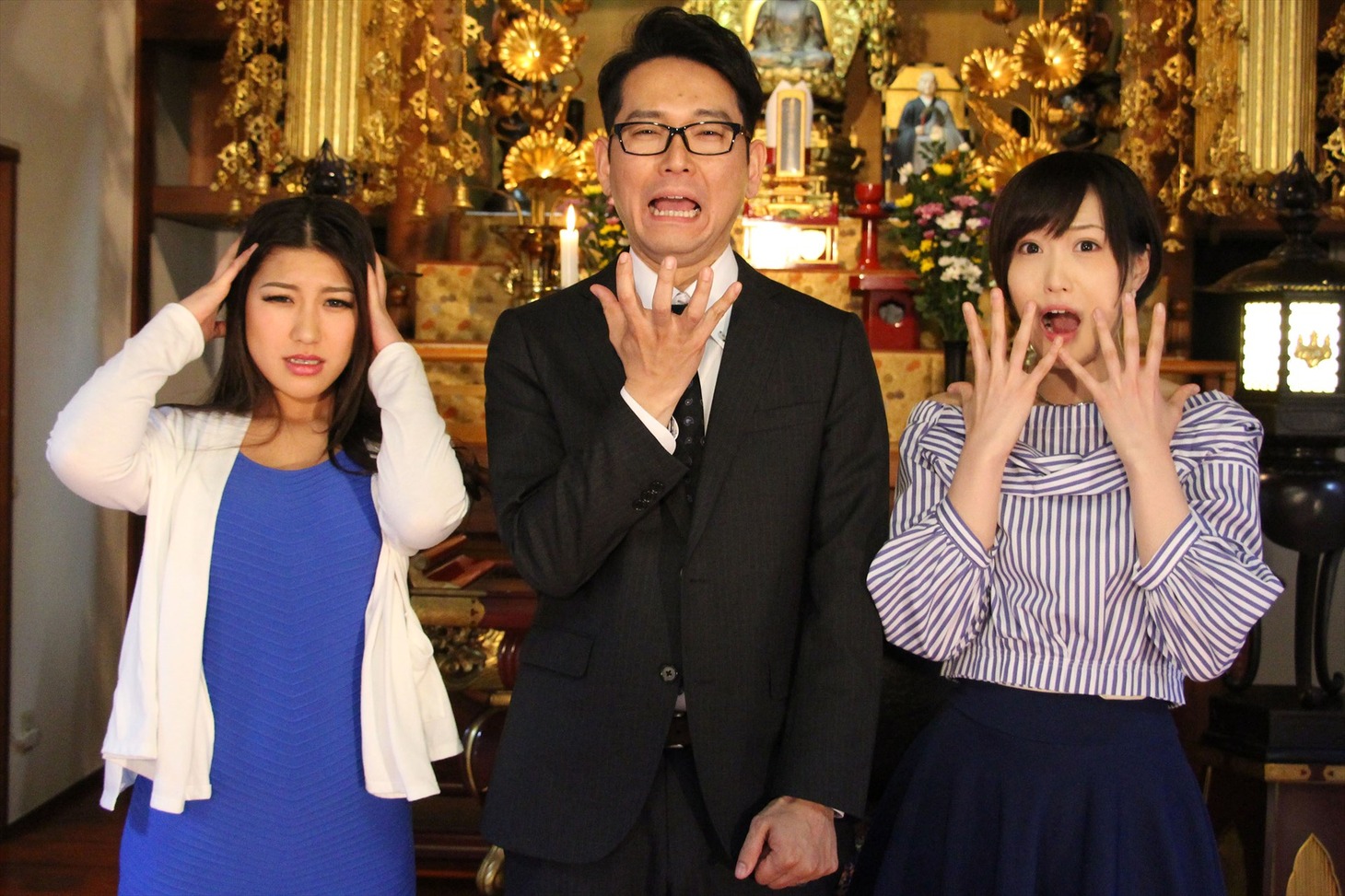 「怪談のシーハナ聞かせてよ。」でゲストMCを務めるナイツ土屋（中央）。(c)エンタメ～テレ