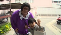 （左から）メイプル超合金・安藤なつ、寺田心。(c)テレビ朝日