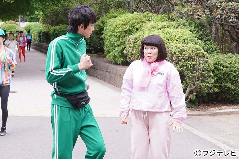 （左から）町田啓太、ブルゾンちえみ。