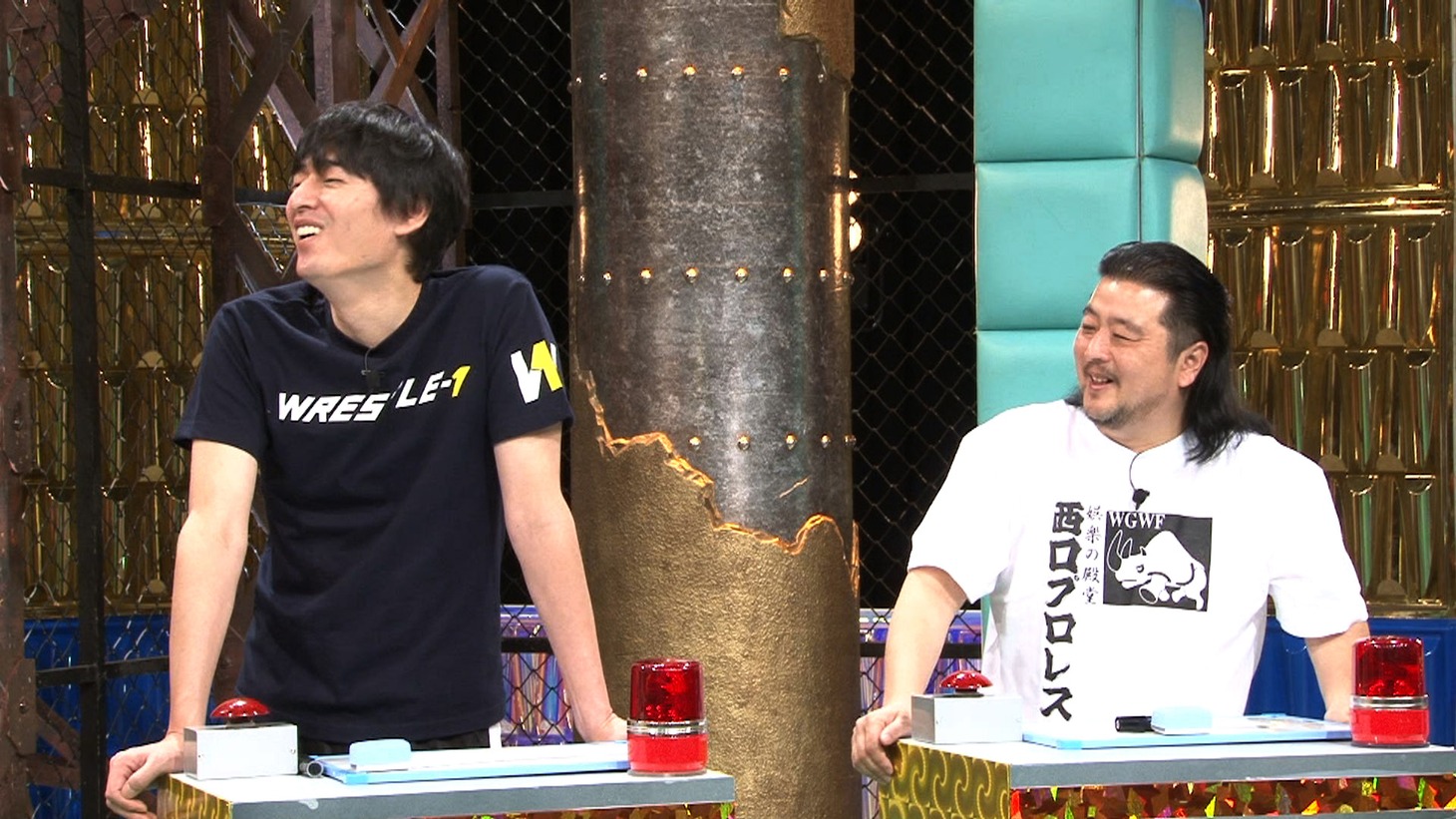 （左から）博多大吉、長州小力。(c)テレビ朝日