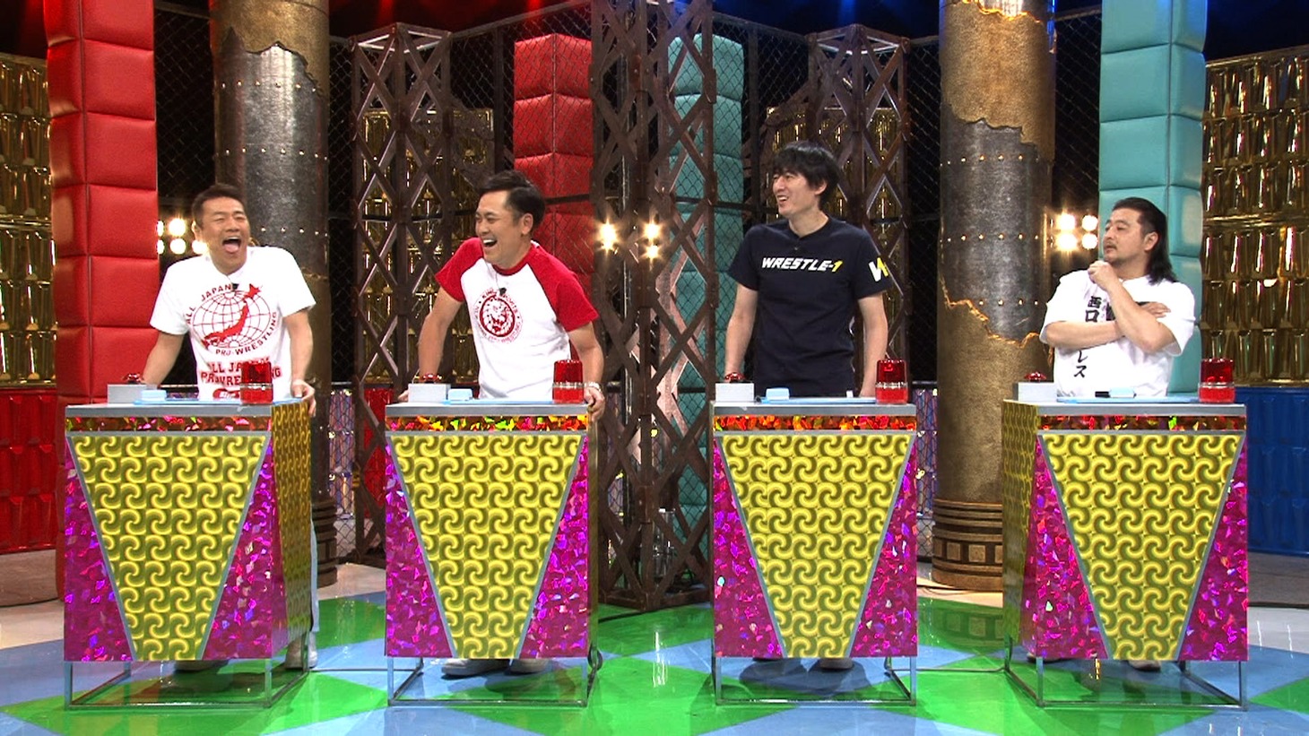 「くりぃむナンチャラ」で展開される「プロレスマニア王決定戦」に臨む、（左から）くりぃむしちゅー、博多大吉、長州小力。(c)テレビ朝日